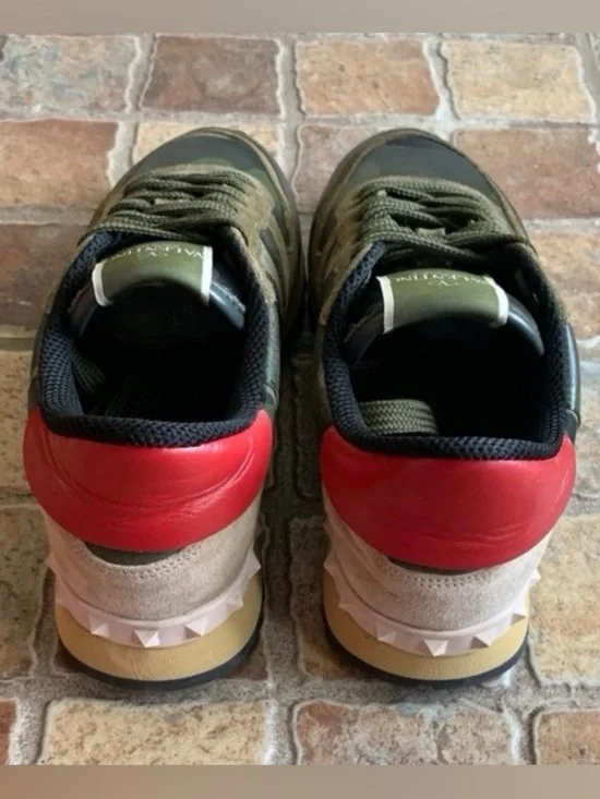 Authentic Valentino Garavani Low-Top Sneakers - Picture 8 of 12